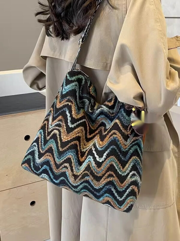 28998437-b6c0-4c1b-b0b5-f057d7c0b4b5_fine.jpeg Womens Casual Ethnic-Style Embroidered Crossbody Shoulder Bag