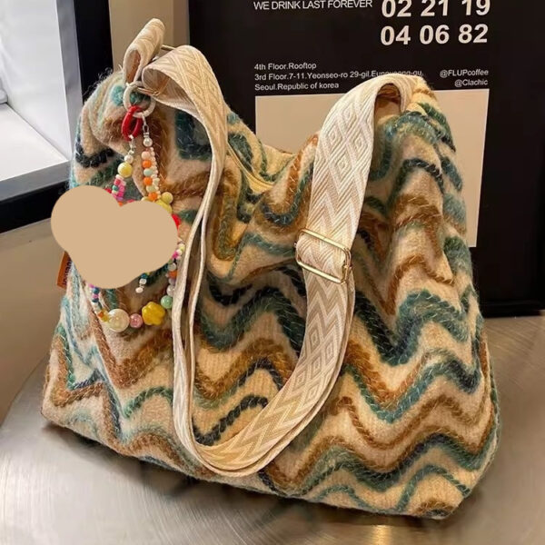 4b844a9e-ff80-474c-a5f4-8e0bf79cc0ae_fine.jpeg Womens Casual Ethnic-Style Embroidered Crossbody Shoulder Bag