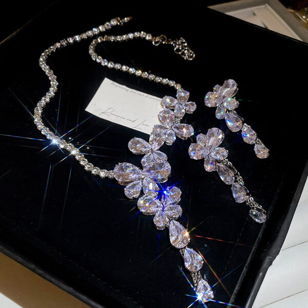 53de0d1d-0456-4eba-86fc-06915079f7eb.jpg Silver Needle Zircon Butterfly Tassel Earrings And Necklace Set