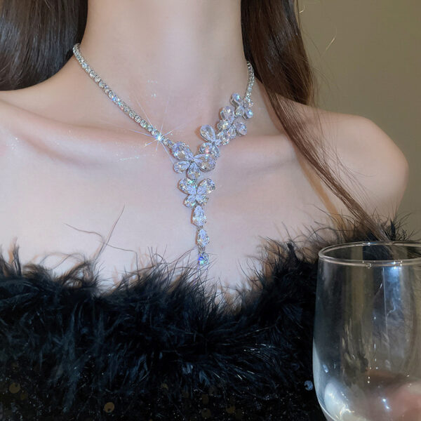 578f0d7d-a2f1-412d-934d-3857c23492de.jpg Silver Needle Zircon Butterfly Tassel Earrings And Necklace Set
