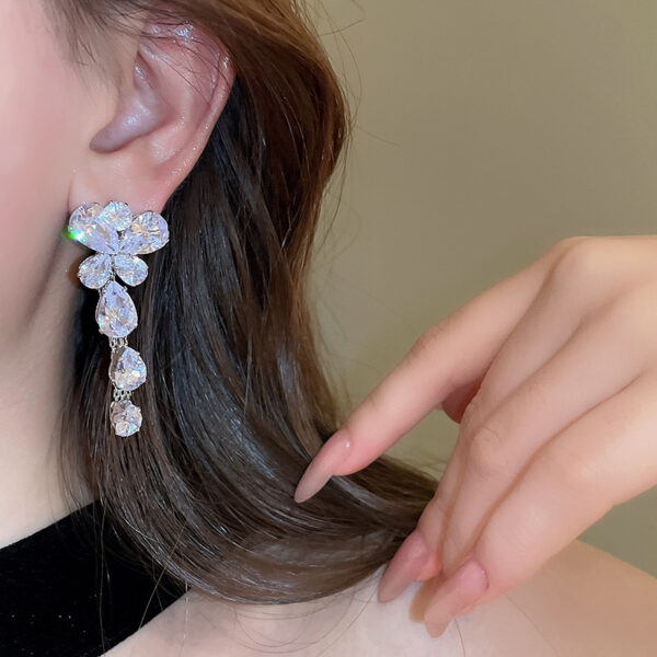 7b041f04-4566-4e1d-8801-dbbdbd389c83.jpg Silver Needle Zircon Butterfly Tassel Earrings And Necklace Set