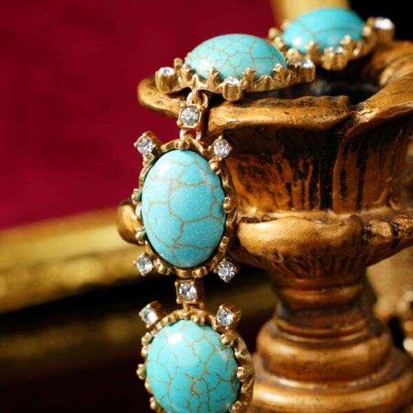8df290c9-e3ea-496b-9409-9d3410b45a9e.jpg Retro-style, Fashionably Luxurious Earring And Necklace Set