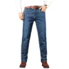 Jean homme coupe droite décontractée, stretch, bleu classique, idéal pour le travail.