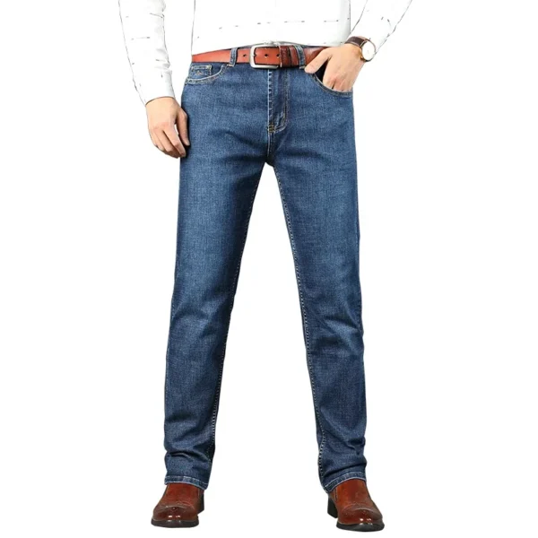 Jean homme coupe droite décontractée, stretch, bleu classique, idéal pour le travail.