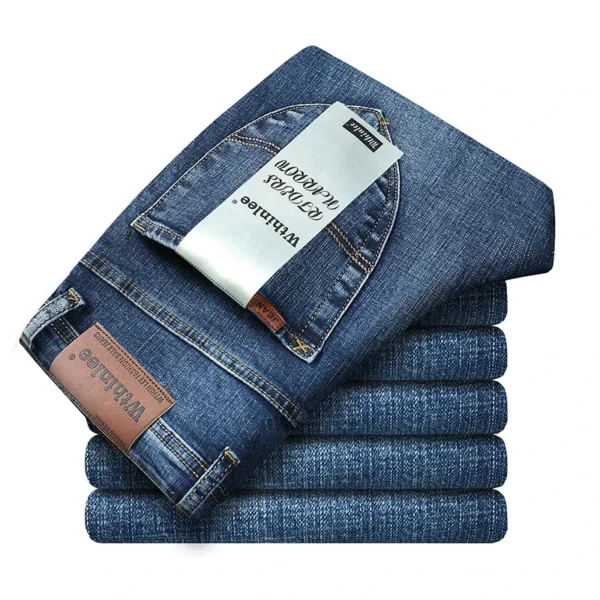 Jean homme coupe droite décontractée, stretch, bleu classique, idéal pour le travail.