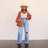 Jean femme longueur cheville troué, coupe ample et droite, braguette zippée, poches, couleur unie, denim légèrement extensible, style streetwear