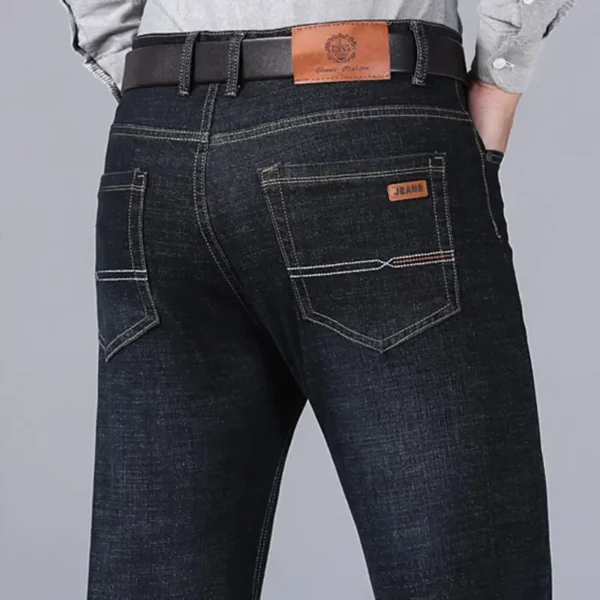 Jeans droits pour homme, collection 2025, coupe slim stretch, confortables et doux, en denim de marque.