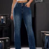 Jean en denim stretch taille haute pour femme, coupe droite et confortable, avec double bouton.