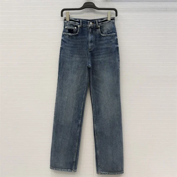S486cda2ac59942a3aa67ef5549c2907eX.webp Jean femme nouveau modèle taille haute coupe slim pour l’été 2026, pantalon coupe droite en coton pur avec effet délavé rétro style Y2K