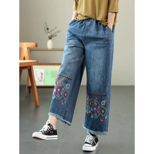 Jeans ethniques pour femmes, collection printemps-automne 2026. Pantalon ample à taille haute, brodé et jambes larges 9/4.