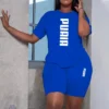 Ensemble short et t-shirt imprimé tendance pour femme, collection été 2026. Idéal pour le sport et les loisirs.