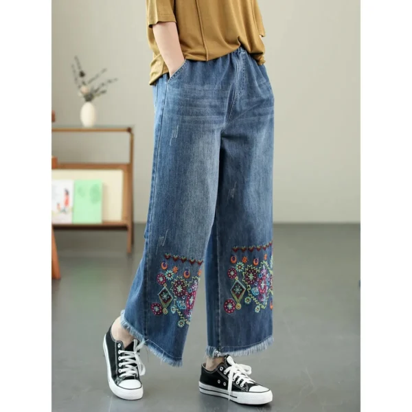Jeans ethniques pour femmes, collection printemps-automne 2026. Pantalon ample à taille haute, brodé et jambes larges 9/4.