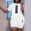 Ensemble short et t-shirt imprimé tendance pour femme, collection été 2026. Idéal pour le sport et les loisirs.