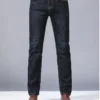 Jeans droits pour homme, collection 2025, coupe slim stretch, confortables et doux, en denim de marque.
