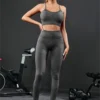 Ensemble de survêtement 2 pièces pour femme, sans coutures, idéal pour le yoga, le sport et la gym. Leggings taille haute et tenue de fitness.