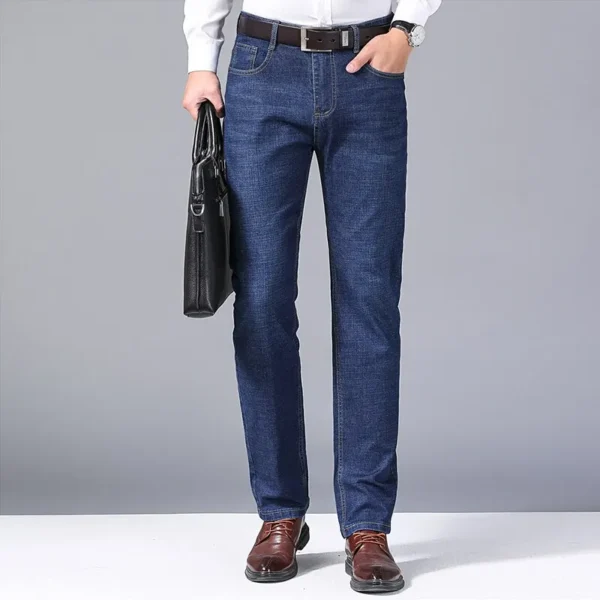Jeans droits pour homme, collection 2025, coupe slim stretch, confortables et doux, en denim de marque.