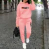 Vêtements femme automne-hiver : sweats à capuche, pantalons, ensembles streetwear de haute qualité et de luxe pour femmes.