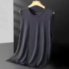 Débardeur sans manches en maille de soie glacée pour homme, collection été 2026. Vêtement d'extérieur léger et tendance, idéal pour le sport.