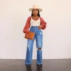 Jean femme longueur cheville troué, coupe ample et droite, braguette zippée, poches, couleur unie, denim légèrement extensible, style streetwear