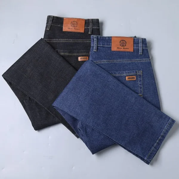Jeans droits pour homme, collection 2025, coupe slim stretch, confortables et doux, en denim de marque.