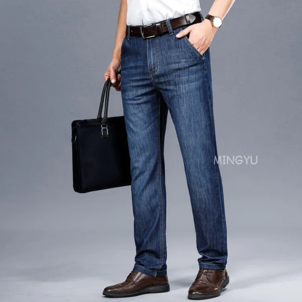 Jean d'été classique en coton de haute qualité pour homme, coupe droite, style business, noir, disponible en grandes tailles (jusqu'à 40).