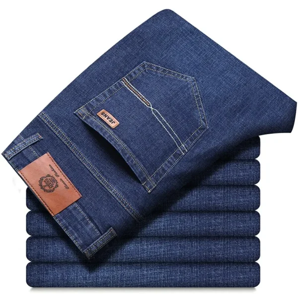 Jeans droits pour homme, collection 2025, coupe slim stretch, confortables et doux, en denim de marque.