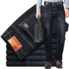 Jeans stretch pour homme, collection automne, coupe droite, style classique, pantalon en denim noir et bleu.