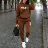 Vêtements femme automne-hiver : sweats à capuche, pantalons, ensembles streetwear de haute qualité et de luxe pour femmes.