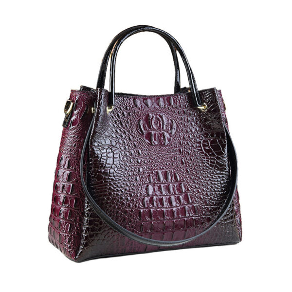 b0b4910e-d5f4-4faa-935a-fc66563add1c.jpg Stylish Textured And Colorful Crocodile-Print Womens Shoulder Bag