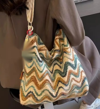b760b7c2-f076-43ae-818f-cc6f2918db86_fine.jpeg Womens Casual Ethnic-Style Embroidered Crossbody Shoulder Bag