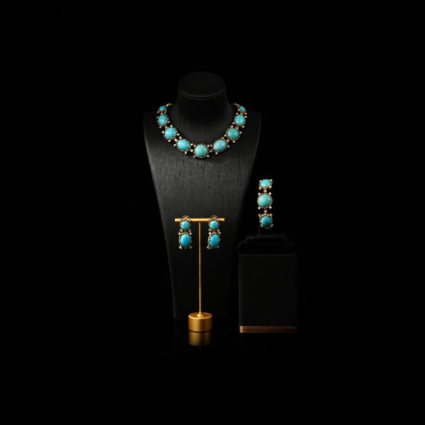 ba4deffb-e619-49bf-8fc4-b202db091c6b.jpg Retro-style, Fashionably Luxurious Earring And Necklace Set