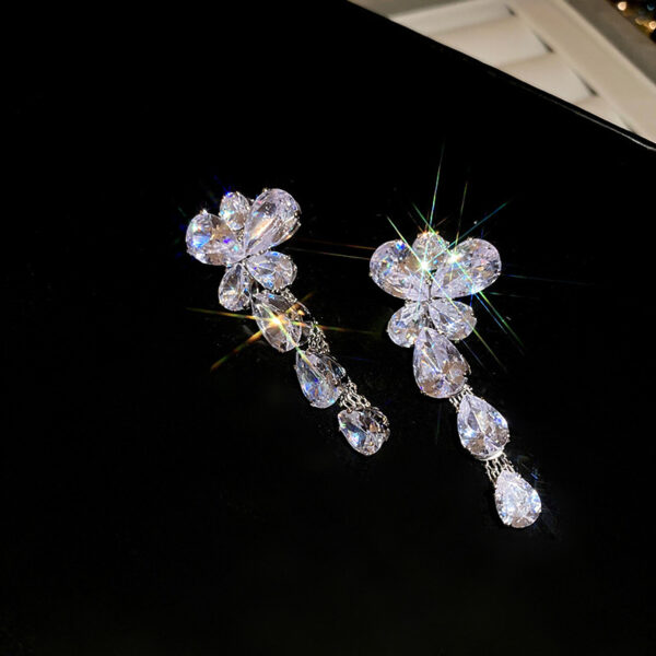 c1288780-58dd-4446-a8a5-5ad9410e1317.jpg Silver Needle Zircon Butterfly Tassel Earrings And Necklace Set