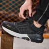 Chaussures de sécurité pour hommes – Style tendance, embout en acier anti-écrasement, semelle en Kevlar – Bottes de travail pour extérieur et atelier industriel – Fermeture à bouton