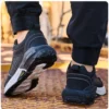 Chaussures de sécurité pour hommes – Style tendance, embout en acier anti-écrasement, semelle en Kevlar – Bottes de travail pour extérieur et atelier industriel – Fermeture à bouton