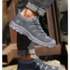 Les chaussures de sécurité pour hommes, légères, souples, confortables, respirantes et antidérapantes.