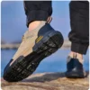 Chaussures de sécurité pour hommes avec embout en acier, semelles anti-écrasement, anti-perforation et antidérapantes ; chaussures de travail industrielles tendance à fermeture par bouton.