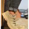 Les chaussures de sécurité pour hommes, légères, souples, confortables, respirantes et antidérapantes.