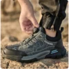 Chaussures de sécurité pour hommes avec embout en acier, semelles anti-écrasement, anti-perforation et antidérapantes ; chaussures de travail industrielles tendance à fermeture par bouton.